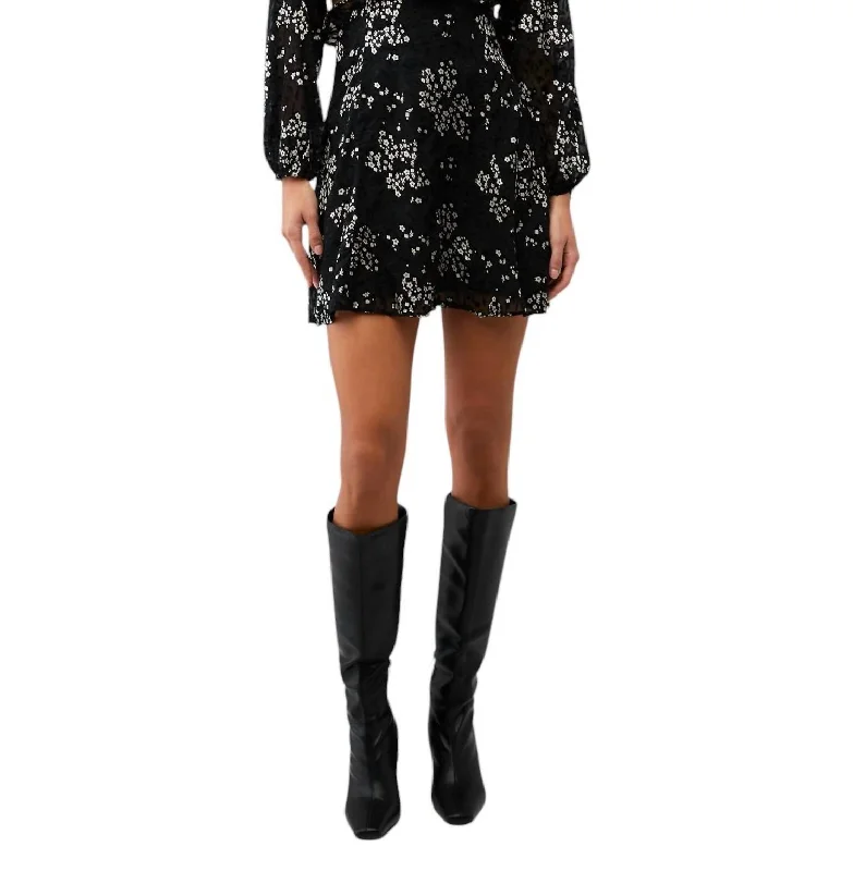 Stock Clearance Avila Dress In Black/white Floral