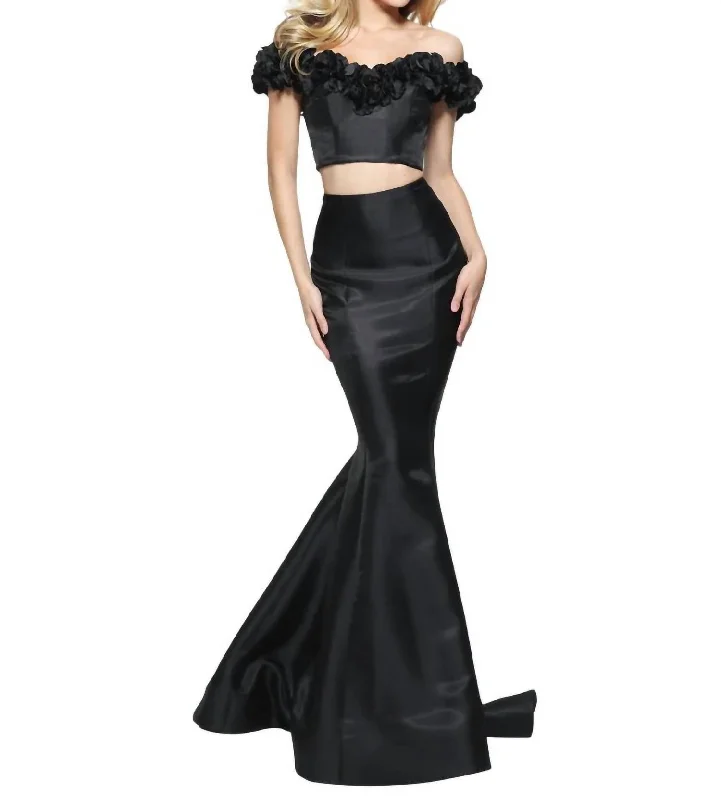 Discount Extravaganza Off-The-Shoulder Prom Dress In Black