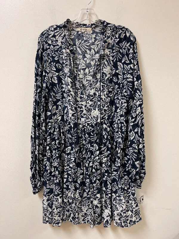 Midnight Sale Dress Casual Short By Rip Curl In Blue & White, Size: L