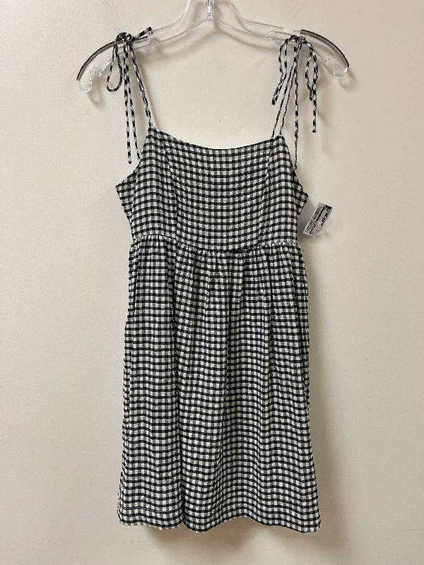 Exclusive Deal Dress Casual Short By Altard State In Black & White, Size: Xs