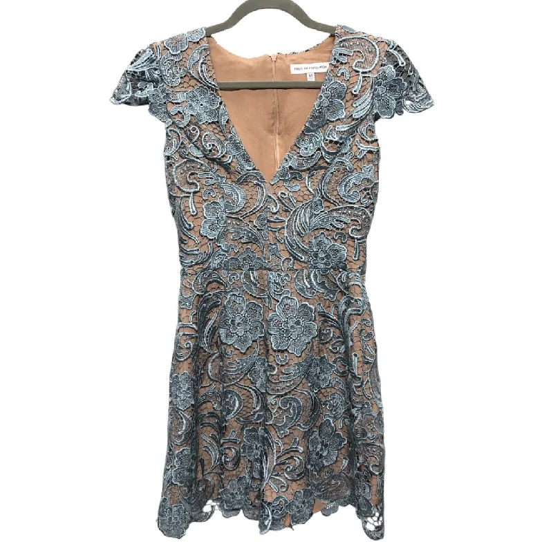 Super Deal Romper By Dress The Population In Blue, Size: Xs