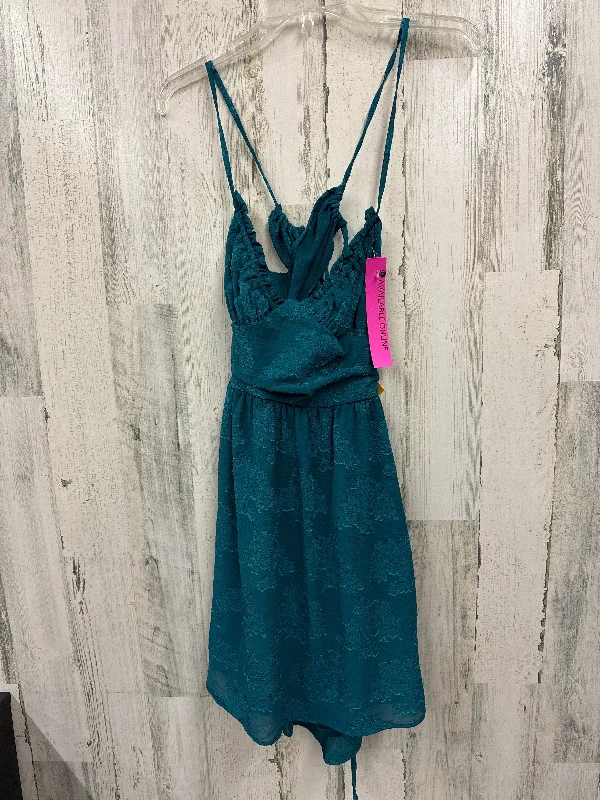 While Supplies Last Dress Casual Short By Wild Fable  Size: S